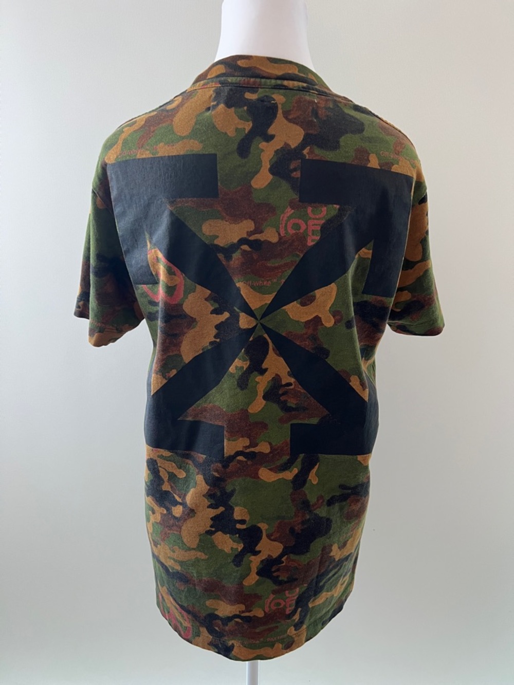 Off-White Camo Short Sleeve Tee with Black Arrow Graphic